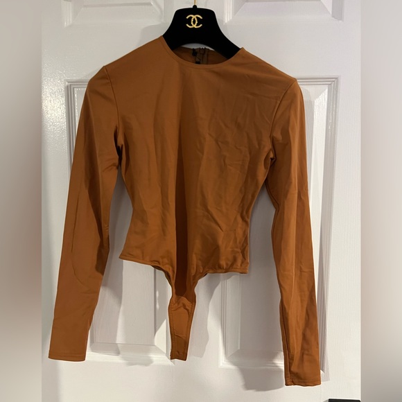 BNWT ALEX PERRY Ryder Long Sleeve Crew Bodysuit Brown size 8 MODA OPERANDI - Picture 3 of 13